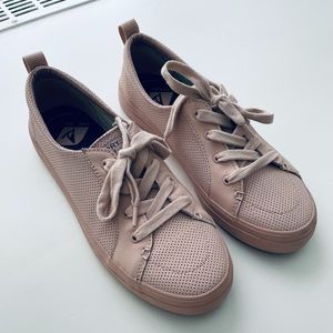 NWOT Sperry Crest Vibe Mini Perforated Sneaker